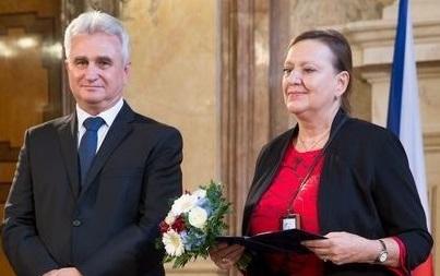 Profesorka Hajšlová byla oceněna Stříbrnou pamětní medailí Senátu ČR