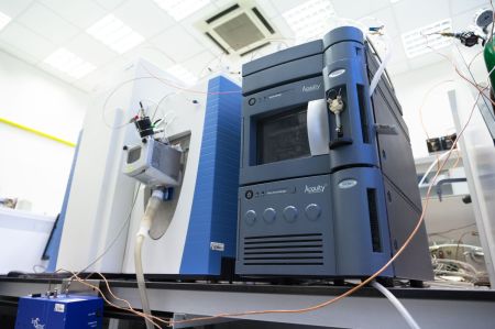 Exactive (Thermo Fisher Scientific) a benchtop Orbitrap MS, Acquity UPLC (Waters)